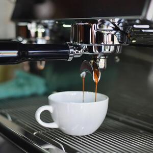 Espresso Zubereitung mit einer Siebträgermaschine Espresso Zubereitung mit einer Siebträgermaschine